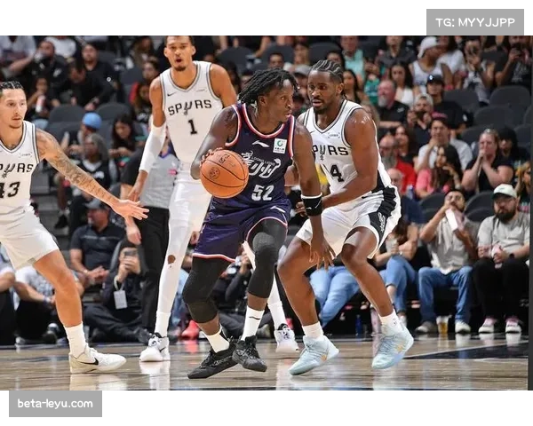 文班半场准三双马刺领先广州29分 错失6次仍保持优势